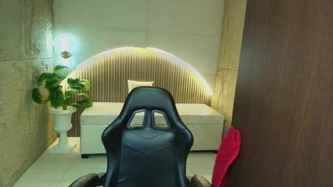 Snapshot of dany_r_ chatting on November 27, 1:24 pm Dany online show from November 27, 1:24 pm