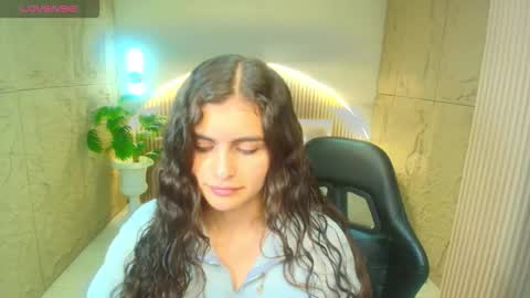 Snapshot of dany_r_ chatting on December 5, 1:20 pm Dany online show from December 5, 1:20 pm