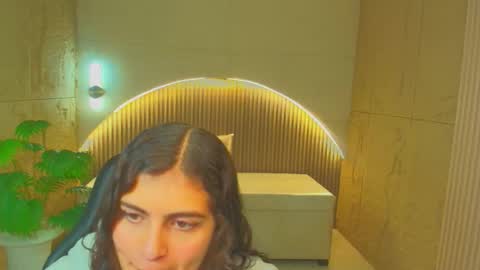 Snapshot of dany_r_ chatting on December 16, 1:05 pm Dany online show from December 16, 1:05 pm