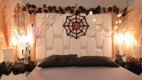 daphne_and_roger online show from October 8, 11:19 am