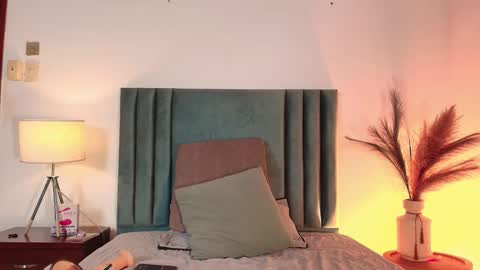 Snapshot of daphnebeaumont chatting on September 27, 12:32 pm DAPHNE BEAUMONT online show from September 27, 12:32 pm