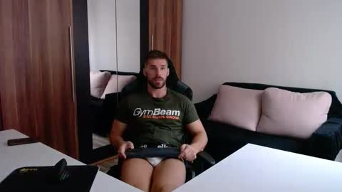 darius_94 online show from September 23, 7:44 am