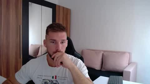 darius_94 online show from November 8, 10:48 am