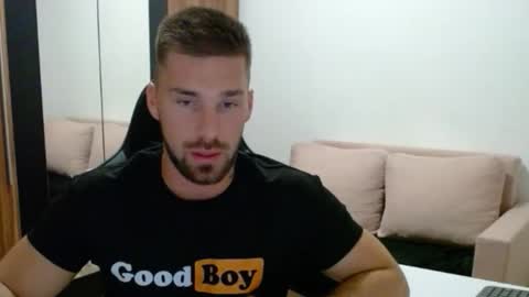 darius_94 online show from November 12, 5:24 pm