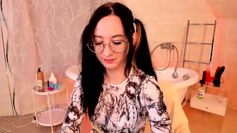 Snapshot of dark_lola_ chatting on December 14, 9:51 am Lola online show from December 14, 9:51 am