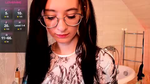 Snapshot of dark_lola_ chatting on December 14, 12:55 pm Lola online show from December 14, 12:55 pm