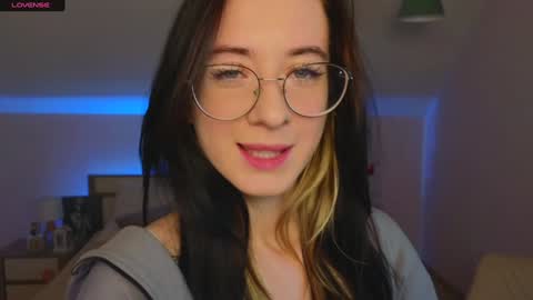 Snapshot of dark_lola_ chatting on December 21, 10:06 am Lola online show from December 21, 10:06 am