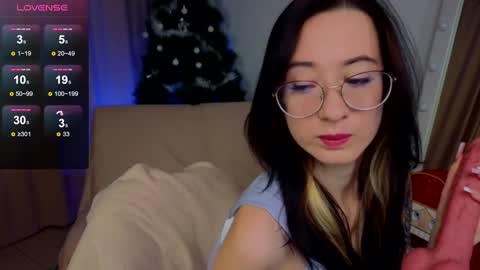 Snapshot of dark_lola_ chatting on December 22, 9:44 am Lola online show from December 22, 9:44 am