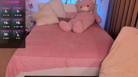 Snapshot of dark_lola_ chatting on December 31, 6:59 am Lola online show from December 31, 6:59 am