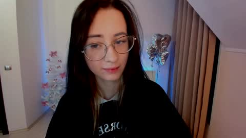 Snapshot of dark_lola_ chatting on January 1, 10:32 am Lola online show from January 1, 10:32 am