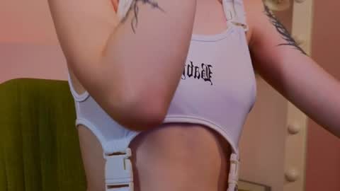 Snapshot of dark_lola_ chatting on February 23, 12:48 pm Lola online show from February 23, 12:48 pm