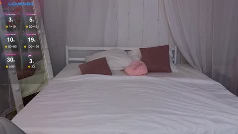 Snapshot of dark_lola_ chatting on September 24, 2:15 am Lola online show from September 24, 2:15 am