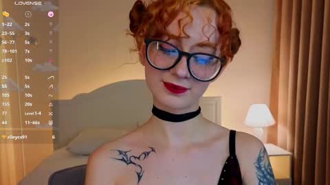 Snapshot of dark_lola_ chatting on November 16, 2:17 am Lola online show from November 16, 2:17 am