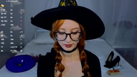 Snapshot of dark_lola_ chatting on November 29, 1:52 am Lola online show from November 29, 1:52 am