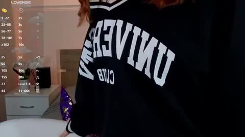 Snapshot of dark_lola_ chatting on December 1, 3:00 am Lola online show from December 1, 3:00 am