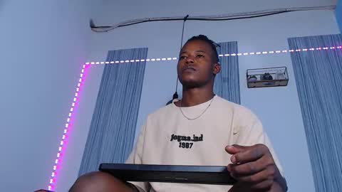 Chris  online show from November 17, 7:19 pm