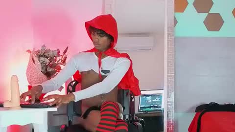 Snapshot of darkcandyboy chatting on October 12, 12:26 pm darkcandyboy online show from October 12, 12:26 pm