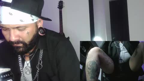 darkclothes online show from December 25, 7:34 pm