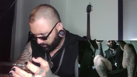 darkclothes online show from December 27, 8:56 am