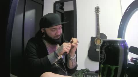 darkclothes online show from January 8, 4:23 am