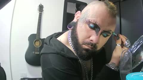 darkclothes online show from January 10, 10:46 pm