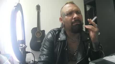 darkclothes online show from January 19, 5:58 am