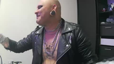 darkclothes online show from January 19, 9:01 am