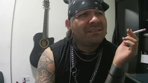 darkclothes online show from January 22, 2:04 am