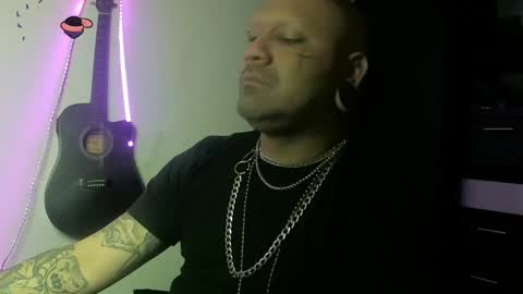 darkclothes online show from January 26, 5:45 am