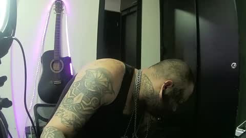 darkclothes online show from February 8, 5:08 am