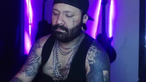 darkclothes online show from March 4, 2:06 am