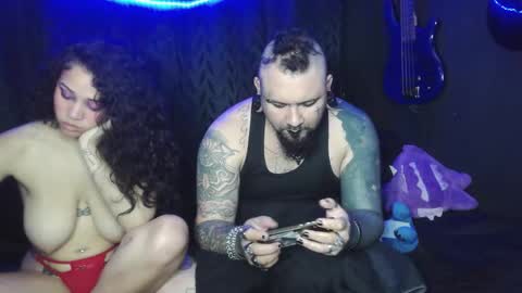 darkclothes online show from November 27, 7:10 am