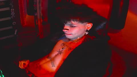 Snapshot of darkness_prince_x chatting on November 8, 3:39 am online show from November 8, 3:39 am