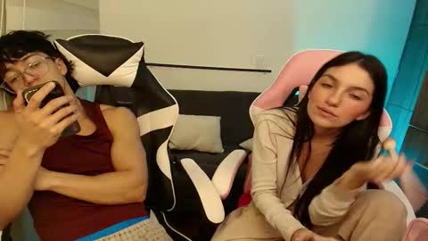 Snapshot of darkpleasuress chatting on November 6, 6:47 am darkpleasuress online show from November 6, 6:47 am