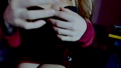 Snapshot of darkskullmistress chatting on January 19, 3:29 am roseredgoddess online show from January 19, 3:29 am