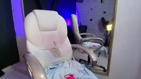 Snapshot of darlingbdsm_ chatting on January 13, 8:04 pm Darling online show from January 13, 8:04 pm