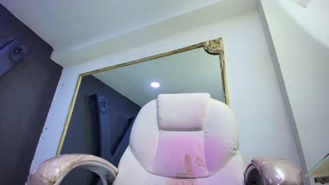 Snapshot of darlingbdsm_ chatting on January 20, 12:49 pm Darling online show from January 20, 12:49 pm