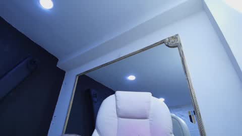 Snapshot of darlingbdsm_ chatting on January 22, 1:21 pm Darling online show from January 22, 1:21 pm