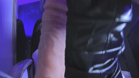 Snapshot of darlingbdsm_ chatting on January 30, 3:51 pm Darling online show from January 30, 3:51 pm