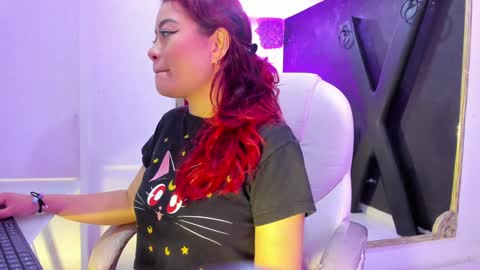 Snapshot of darlingbdsm_ chatting on February 4, 12:55 pm Darling online show from February 4, 12:55 pm