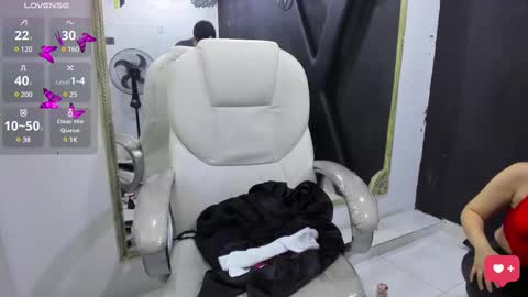 Snapshot of darlingbdsm_ chatting on February 14, 4:31 pm Darling online show from February 14, 4:31 pm