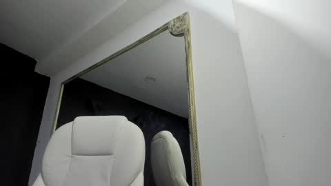 Snapshot of darlingbdsm_ chatting on February 27, 12:23 pm Darling online show from February 27, 12:23 pm