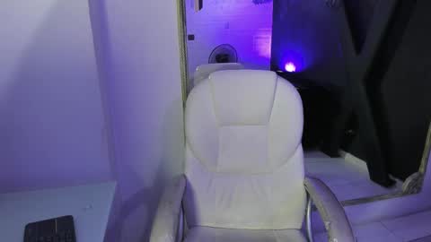 Snapshot of darlingbdsm_ chatting on March 1, 12:45 pm Darling online show from March 1, 12:45 pm