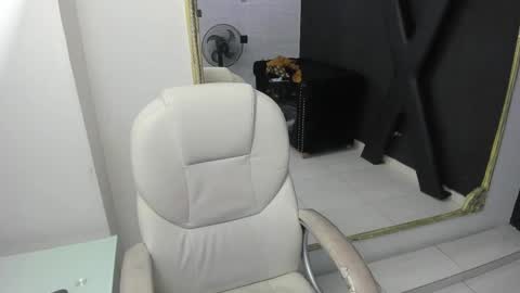 Snapshot of darlingbdsm_ chatting on March 2, 1:49 pm Darling online show from March 2, 1:49 pm