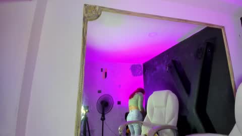 Snapshot of darlingbdsm_ chatting on March 5, 1:06 pm Darling online show from March 5, 1:06 pm