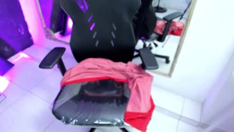 Snapshot of darlingbdsm_ chatting on September 11, 12:38 pm Darling online show from September 11, 12:38 pm