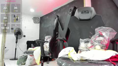 Snapshot of darlingbdsm_ chatting on October 6, 12:46 pm Darling online show from October 6, 12:46 pm