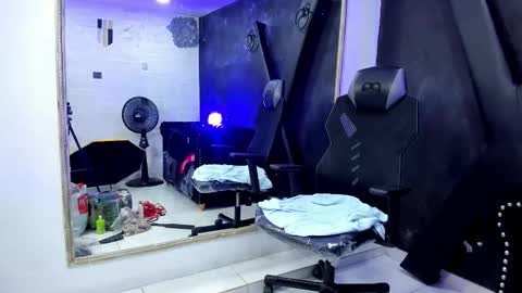 Snapshot of darlingbdsm_ chatting on October 17, 1:14 pm Darling online show from October 17, 1:14 pm