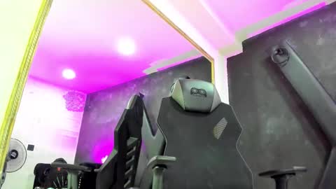 Snapshot of darlingbdsm_ chatting on October 24, 1:07 pm Darling online show from October 24, 1:07 pm