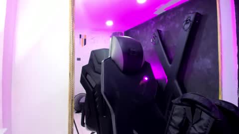 Snapshot of darlingbdsm_ chatting on November 17, 12:55 pm Darling online show from November 17, 12:55 pm